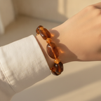 Brunt chuncky armbånd på modell